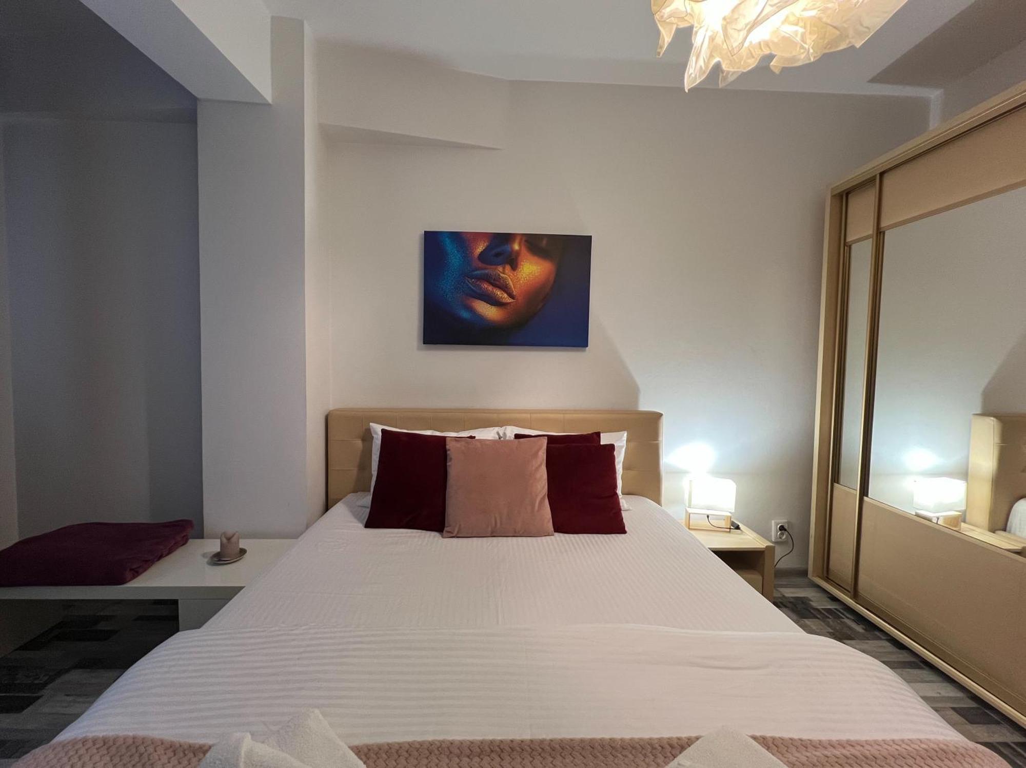 Old City Deluxe Apart - River View ! Букурещ Екстериор снимка