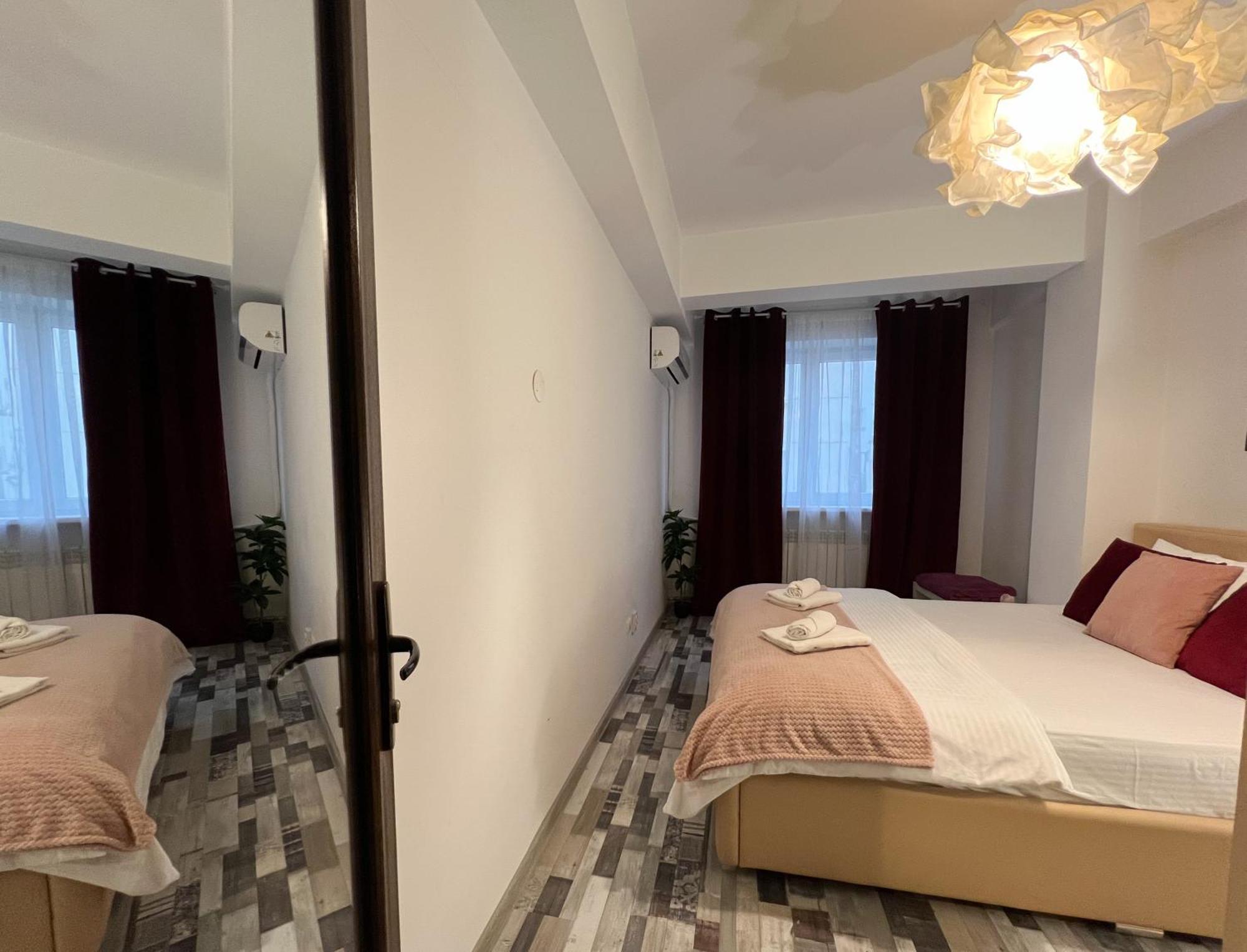 Old City Deluxe Apart - River View ! Букурещ Екстериор снимка